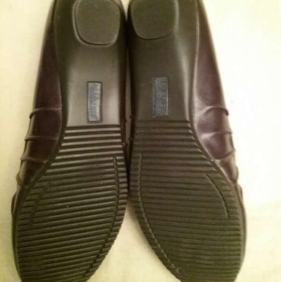BRAND NEW  Kenneth Cole Flats - Picture 3 of 3